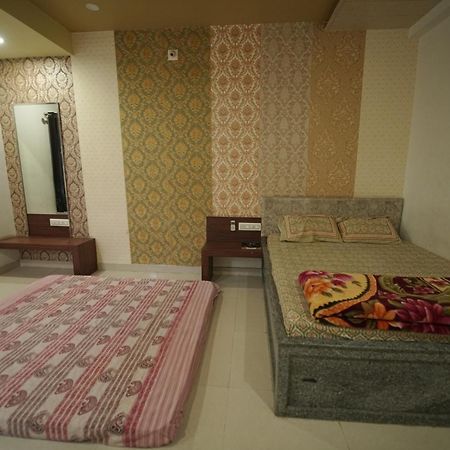 Hotel Pawar Palace And Restaurant Kelwa  Esterno foto