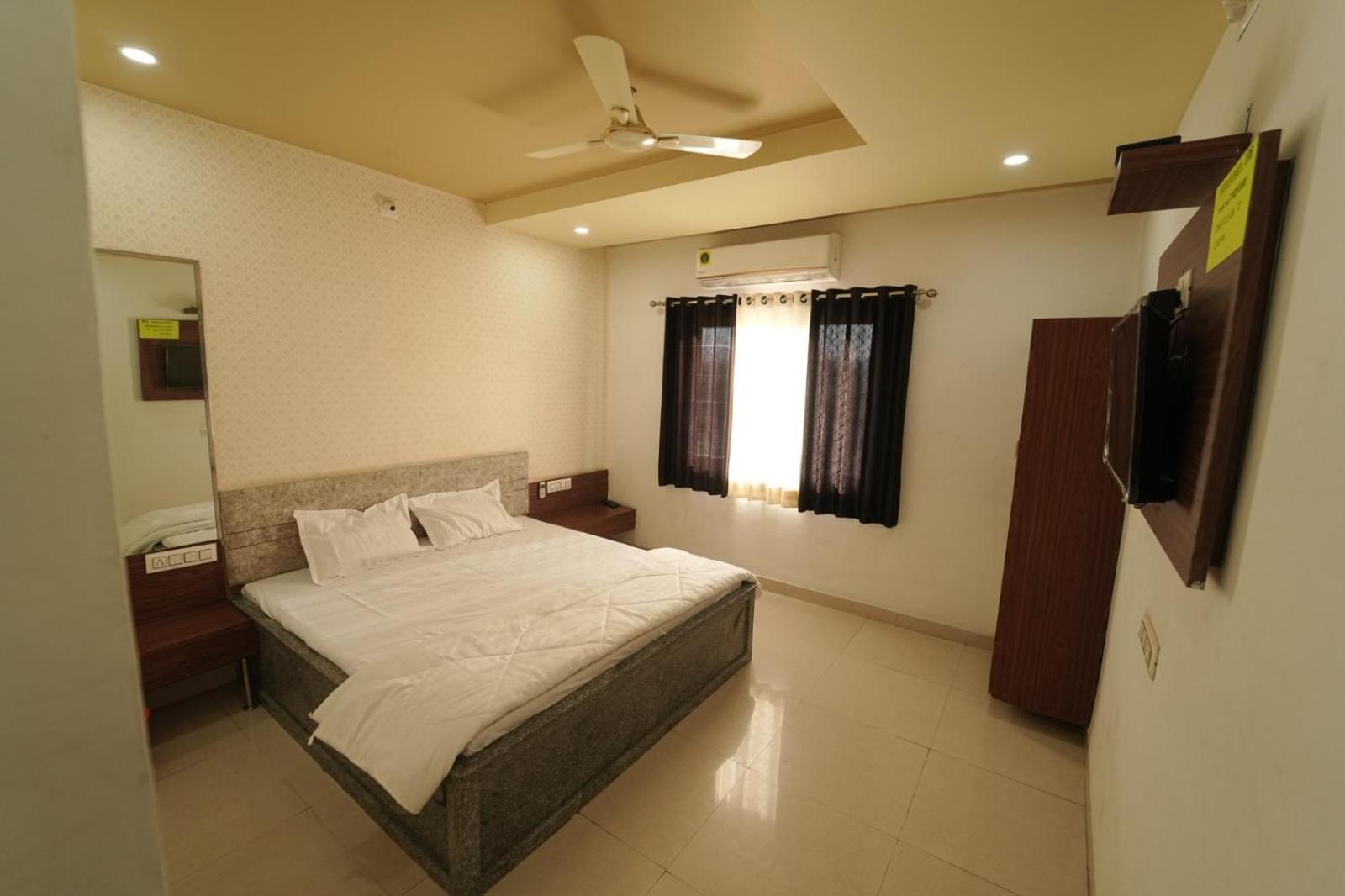 Hotel Pawar Palace And Restaurant Kelwa  Esterno foto