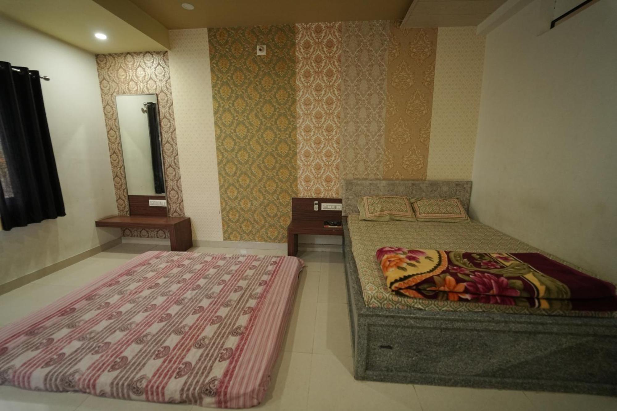 Hotel Pawar Palace And Restaurant Kelwa  Esterno foto