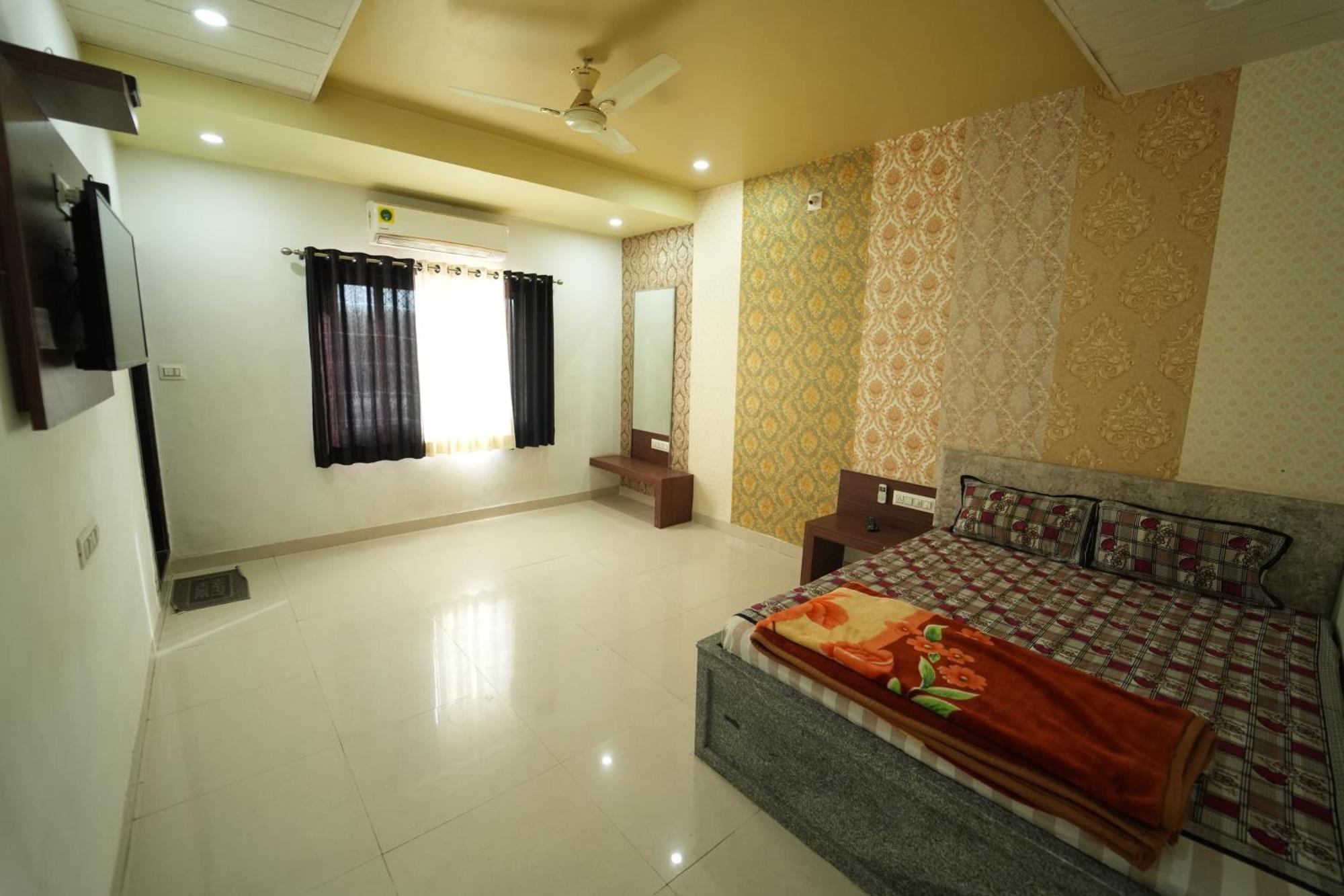 Hotel Pawar Palace And Restaurant Kelwa  Esterno foto