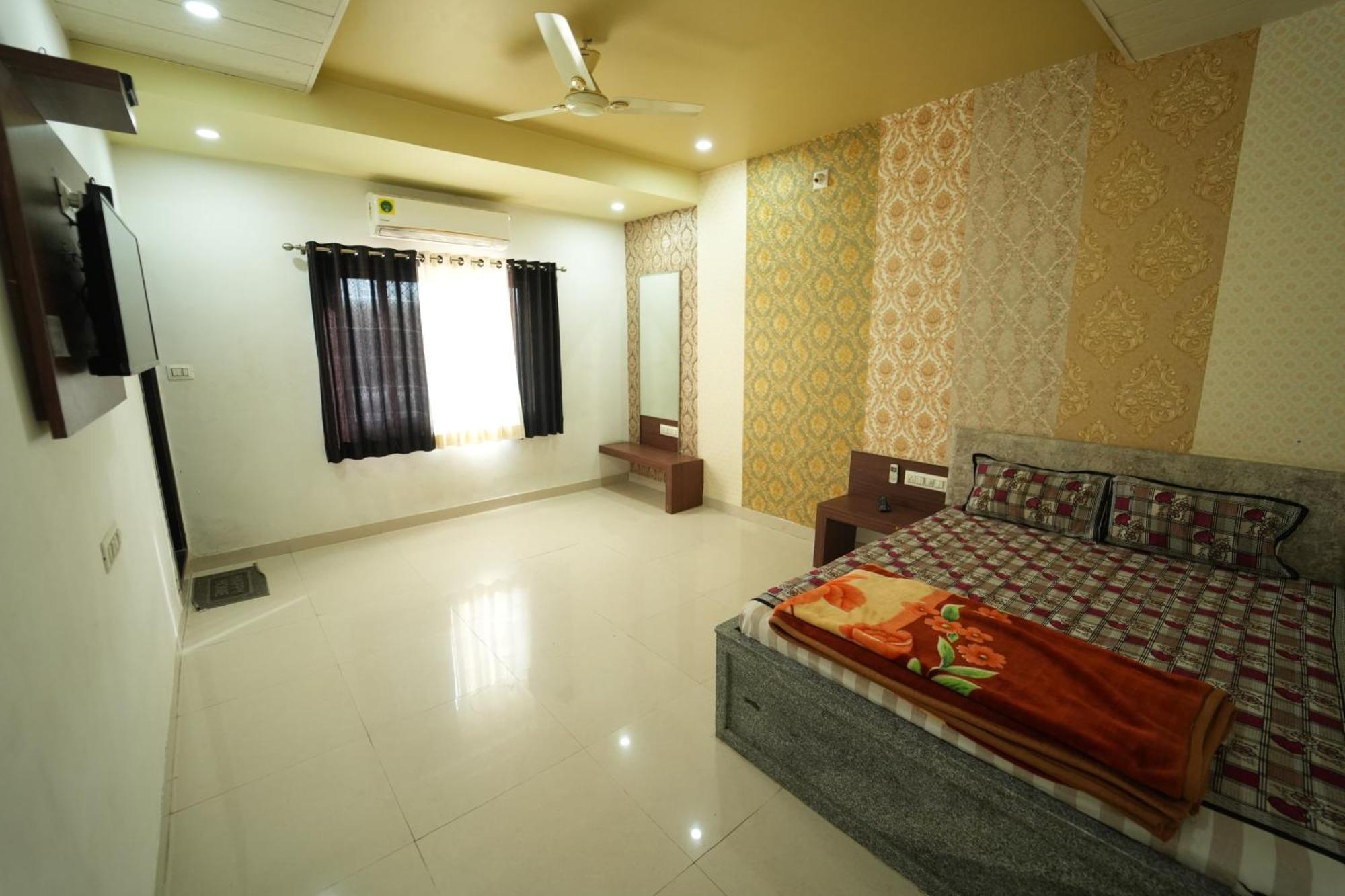 Hotel Pawar Palace And Restaurant Kelwa  Esterno foto